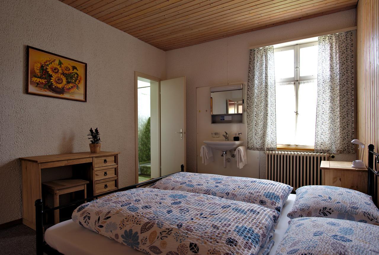 Hotel-Restaurant Hecht Ermatingen Oda fotoğraf